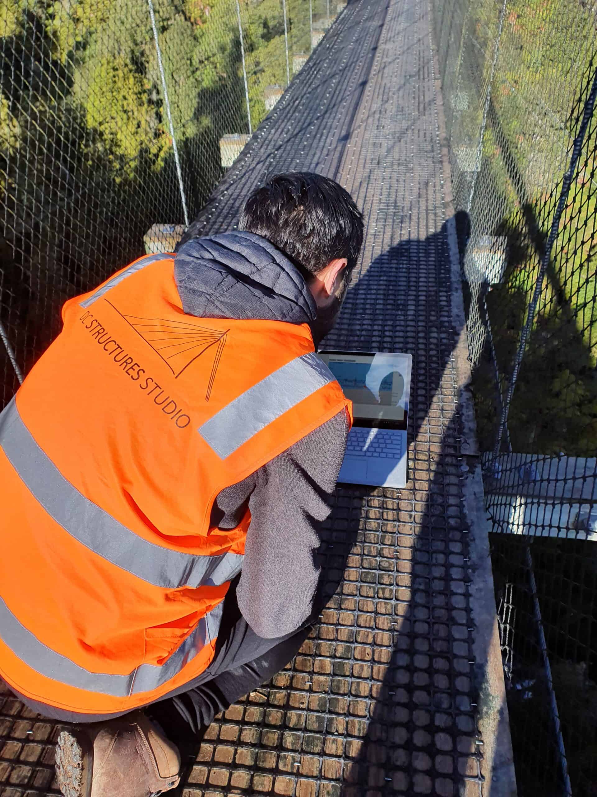 Collecting suspension bridge vibration data